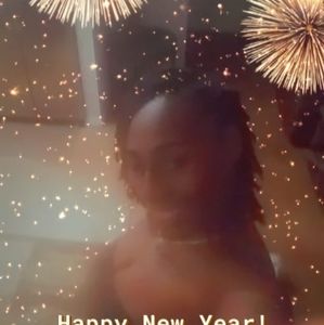 Meet your Posher, Mona